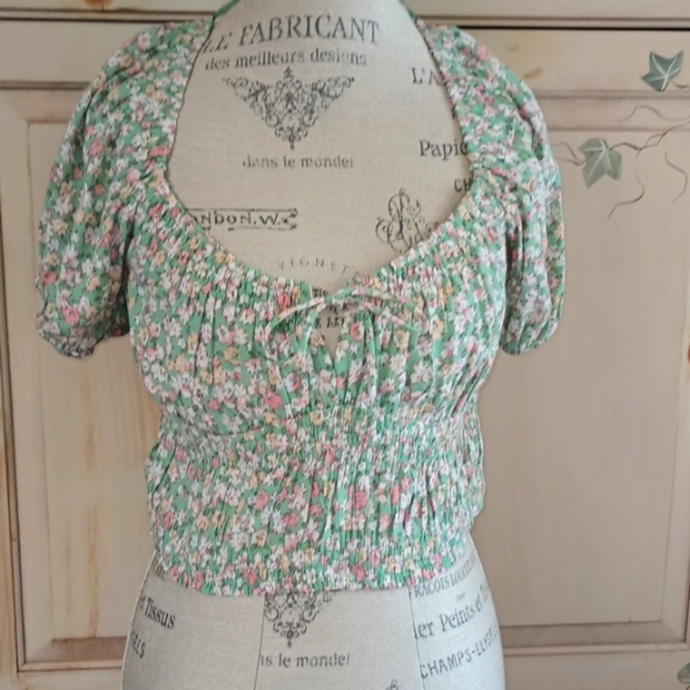 NWT Elodie Green Floral Crop Top